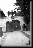 Dachau enter * 475 x 714 * (118KB)